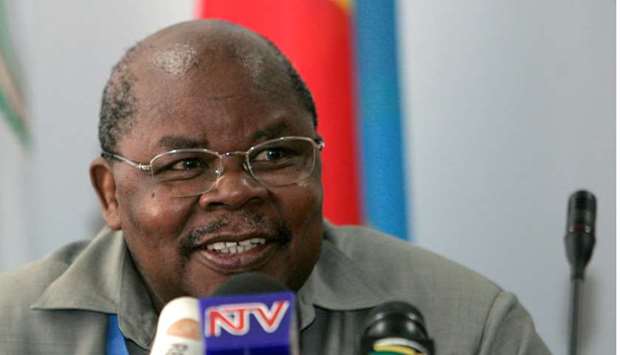 Tanzania's former president Benjamin Mkapa speaks during the third round of peace talks between the Congolese government and eastern Congolese rebel group of General Laurent Nkunda at the UN headquarters in Nairobi January 7, 2009