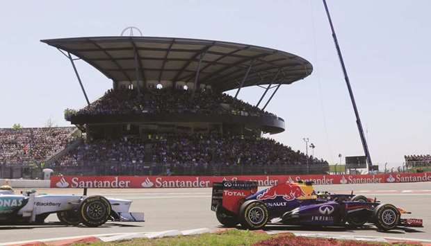In this July 7, 2013, picture, Red Bull Racingu2019s Australian driver Mark Webber and German driver Sebastian Vettel, and Mercedesu2019 British driver Lewis Hamilton take the first corner at the Nurburgring race track in Nurburg, Germany. (AFP)