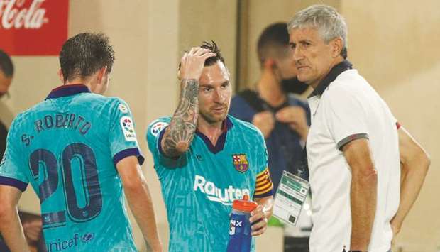 Barcelona captain Lionel Messi with coach Quique Setien. (Reuters)