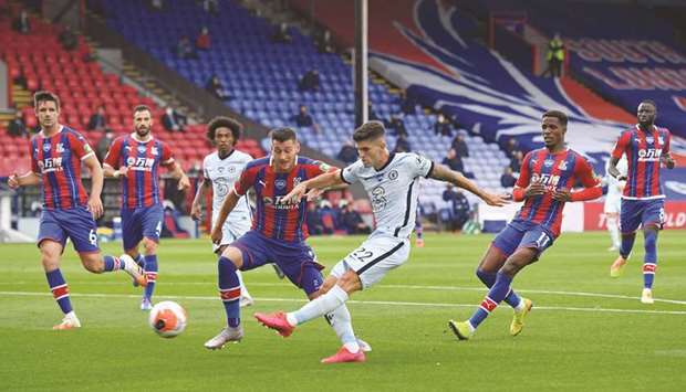 Chelseau2019s Christian Pulisic (centre) scores against Crystal Palace in south London yesterday. (AFP)