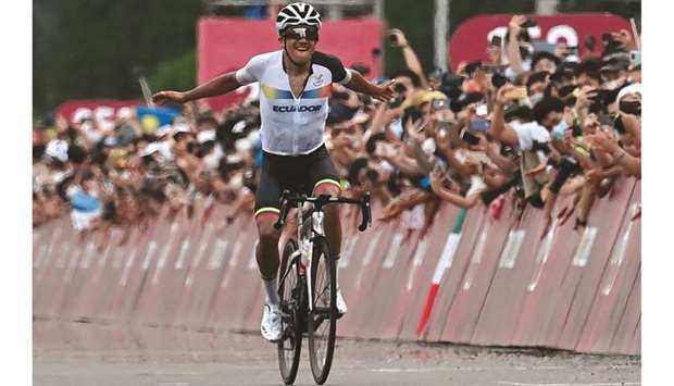 Ecuadoru2019s Richard Carapaz celebrates after winning the menu2019s cycling road race during the Tokyo Olympic Games at the Fuji International Speedway in Oyama, Japan. (AFP)