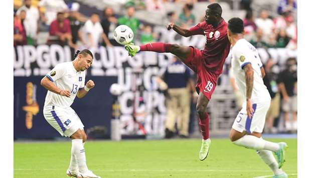 Qataru2019s Almoez Ali (centre) vies for the ball with El Salvadoru2019s Alexander Larin (left) during the Concacaf Gold Cup quarter-final in Glendale, Arizona, on Saturday night. (AFP)