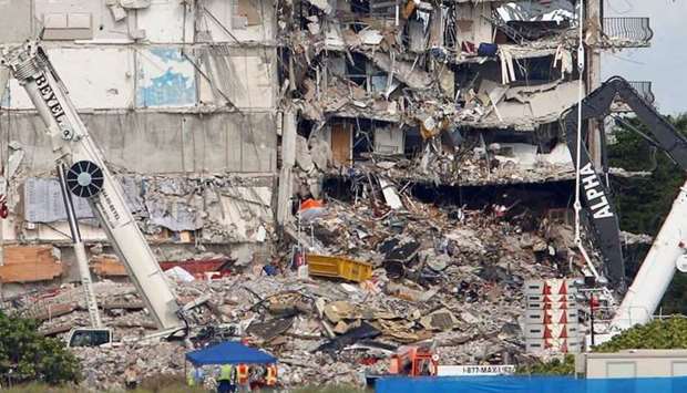 (File photo) Rescue efforts are halted at the site of a partially collapsed residential building in 