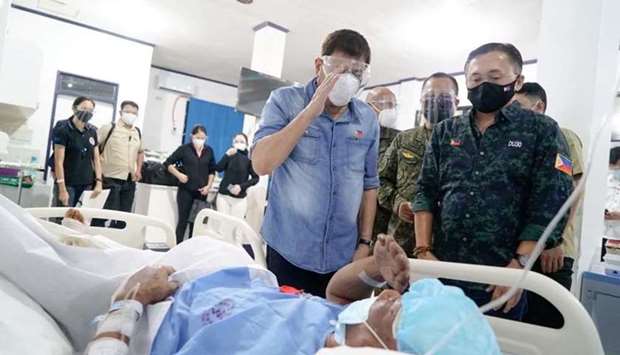 Philippine President Rodrigo Duterte salutes a wounded soldier who survived from the C-130 plane crash in Sulu province, at the Western Mindanao Command in Zamboanga City, Philippines yesterday. King Rodriguez/Malacanang Presidential Photographers Division/Handout via REUTERS