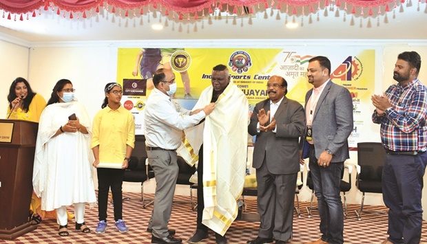 Indian embassy first secretary (culture and education) Sachin Dinkar Shankpal honours Dr I M Vijayan by draping on him a ceremonial golden shawl, as second secretary Dr Sona Soman, ICC president P N Baburajan as Manjappada Qatar and ISC officials look on. PICTURES: Thajudheen.