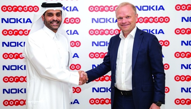 Sheikh Mohamed bin Abdulla al-Thani, deputy Group CEO and CEO of Ooredoo Qatar, and Pekka Lundmark, Nokia president and CEO, shaking hands during a tour hosted by Ooredoo.