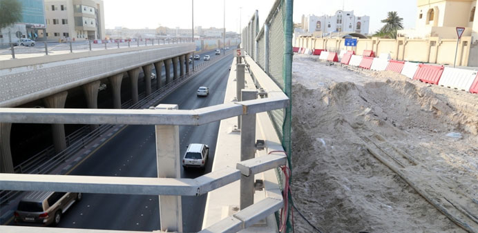  tOngoing works on the lane from Mamoura to Midmac Roundabout in Doha is likely to aggravate traffic congestion once schools reopen. PICTURE: Jayan Or