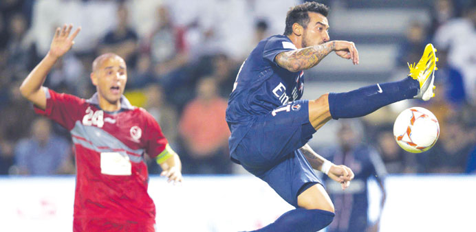Paris Saint-Germainu2019s Ezequiel Lavezzi (R) fights for the ball with Lekhwiyau2019s Madjid Bougherra during their friendly match. PSG won the match 5-1. (R