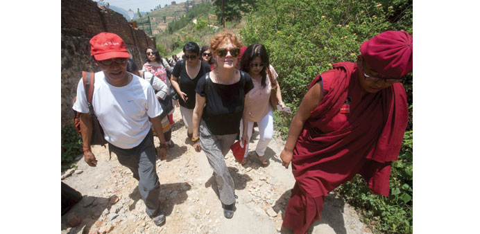  US actress and Academy Award winner Susan Sarandon inspects a building damaged by an earthquake in Ramkot, near Kathmandu, yesterday.