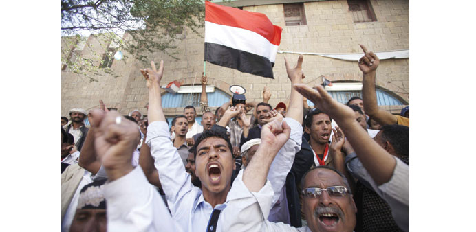 Protesters shouting slogans against the Shia Houthi movement in the southwestern city of Taiz yesterday.
