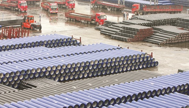 Chinau2019s daily steel output averaged 2.15mn tonnes last month after a surprise increase to an all-time high of 2.32mn tonnes in June, according to Reuters calculations based on data released by Chinau2019s National Bureau of Statistics yesterday.