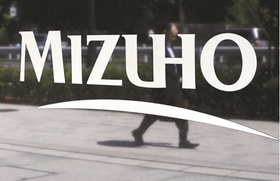 Mizuho is expanding its equities business abroad after recruiting dozens of analysts, salesmen and traders to handle mainly Japanese stocks. It formed a tie-up with UK firm Redburn Europe earlier this year to offer equity services to Japanese institutional investors that are seeking higher returns as negative interest rates curtail opportunities at home