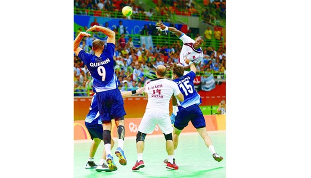Qataru2019s Rafael Capote (right) makes an attempt at the Argentina goalmouth during the handball match at the Future Arena in Rio de Janeiro on Monday.