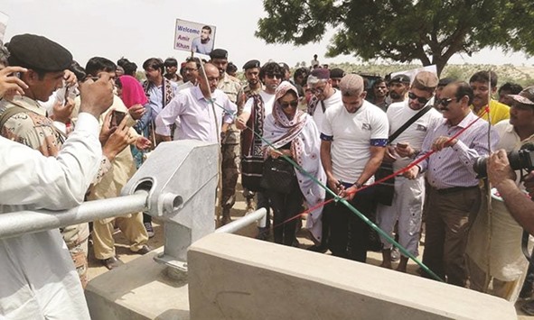 Amir Khan, accompanied by his wife and provincial officials, inaugurates a water facility in Thar.