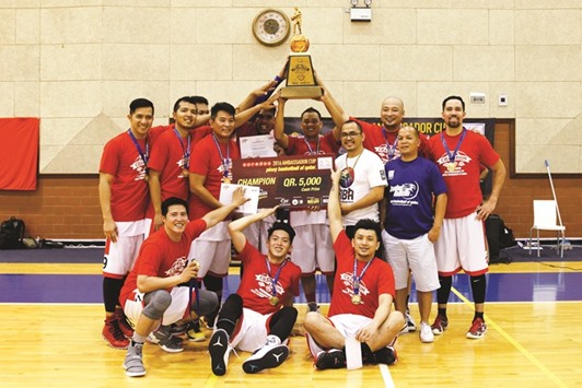Batangas Inihaw Republic pose with the trophy.