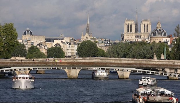 Tourists are staying away from Paris, according to the tourism industry.