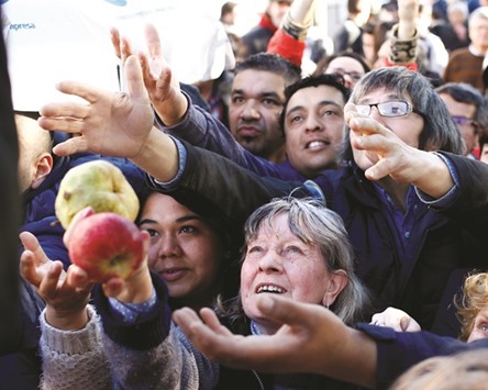 People receive free pears and apples during a protest staged by Argentine farmers from the Patagonian provinces of Neuquen and Rio Negro in Buenos Aires.