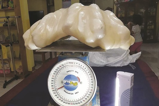 The 34-kilo pearl on a weighing scale in Puerto Princesa City.