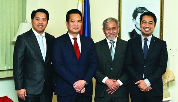 Dr Jose Tiongco (2nd from right) is flanked by Philippine Business Council-Qatar officials (from left) Lyndon Magsino, Robert Lepon, and Greg Loayon. PICTURE: Peter Alagos.