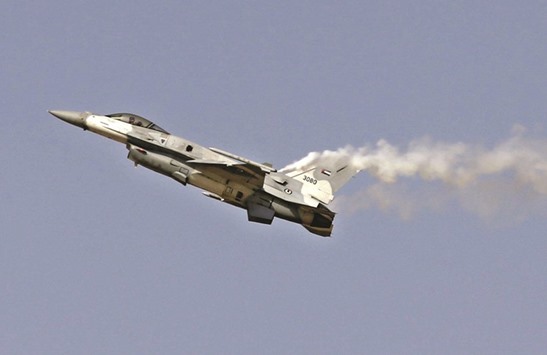 An F-16 fighter jet performs at the Dubai Airshow on November 8, 2015.  Lockheed is pushing to win an India order that may exceed 100 fighter jets, part of Prime Minister Narendra Modiu2019s plan to spend $150bn on the armed forces and create jobs under his u201cMake-in-Indiau201d policy.