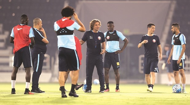 Qatar coach Jose Daniel Carreno instructs players during a training session ahead of their 2018 World Cup qualifying third round match against Iran on September 1. (Below) Bora Milutinovic.