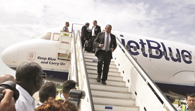 US Transportation Secretary Anthony Foxx (front), deplanes upon arriving at the airport of Santa Clara, Cuba, yesterday on the first commercial flight between the United States and Cuba since 1961.