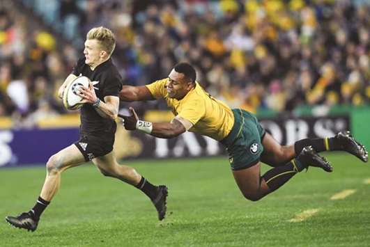 New Zealandu2019s fullback Damian McKenzie (L) evades a tackle by Australiau2019s centre Samu Kerevi during the Rugby Championship Test match in Sydney yesterday.