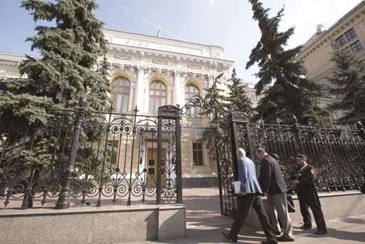 Visitors pass security to enter the headquarters of Russiau2019s central bank in Moscow. The apex banku2019s monetary easing is still luring investors to the local debt, which is on track to deliver an 11% return in dollar terms this year.