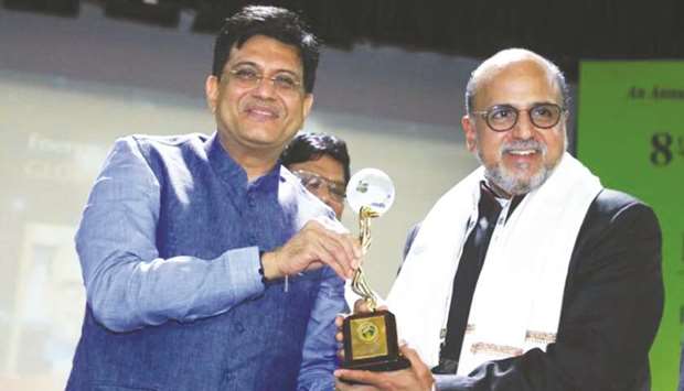Seetharaman receiving the award from Piyush Goyal, Indian Minister of State with Independent Charge for Power, Coal, New and Renewable Energy and Mines.