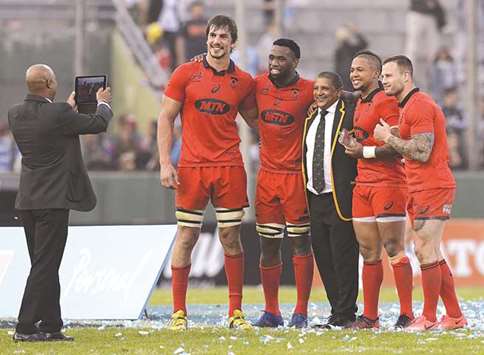 South Africau2019s head coach Allister Coetzee (third from right) poses for a picture with players Eben Etzebeth (second from left), Siya Kolisi (centre), flyhalf Elton Jantjies and scrumhalf Francois Hougaard (right) after their win over Argentina in at Padre Ernesto Martearena stadium in Salta, some 1550 Km northwest of Buenos Aires, Argentina, on Saturday. (AFP)