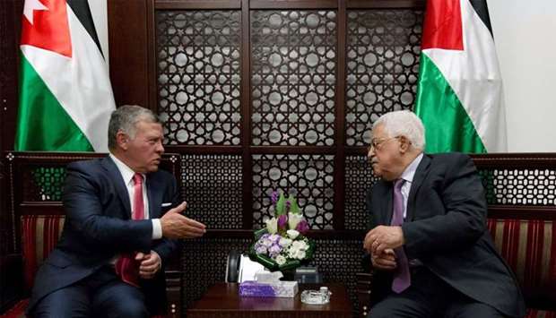 Jordan's King Abdullah II (L) meets with Palestinian president Mahmud Abbas