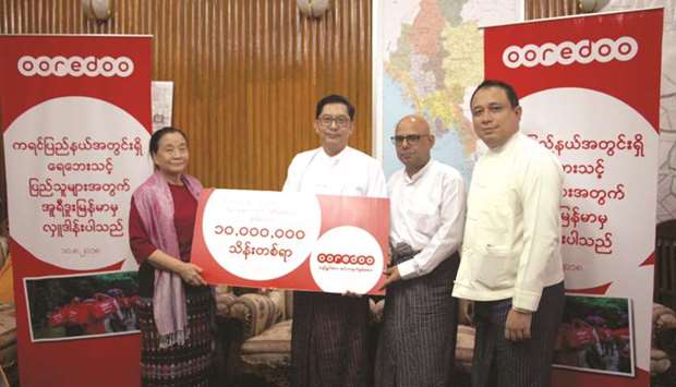Kayin State chief minister Daw Nan Khin Htwe Myint receiving the donation from Ooredoo Myanmar.