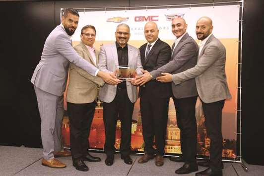 Officials of Mannai Automotive Group receiving the u2018Go-To-Russia Sales Challenge from GMu2019 award.