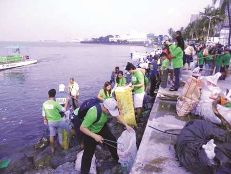 A file photo of Manila Bay cleanup. The bay has become the dirtiest and biggest garbage dump, after years of human abuse and neglect.