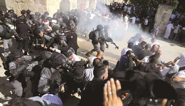 Israeli police clash with Palestinian worshippers at Jerusalemu2019s Al-Aqsa Mosque compound yesterday.