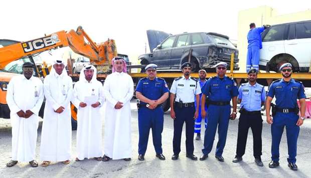Officials at the launch of the campaign to remove abandoned vehicles in Industrial Area.