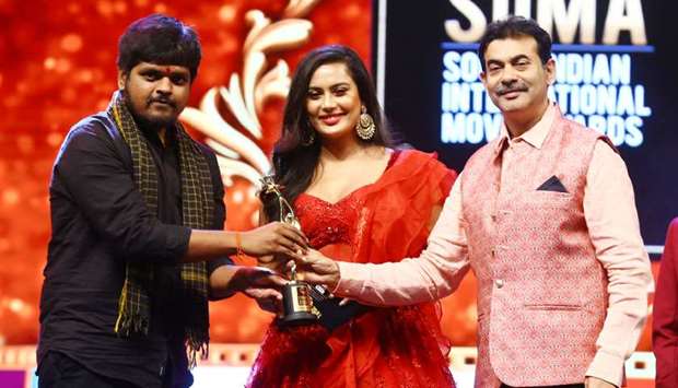 Anurag Kulkarni receiving the award for Best Playback Singer Male (Telugu).rnrn
