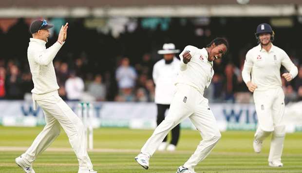 Englandu2019s Jofra Archer (centre) celebrates with captain Joe Root (left) after taking the wicket of Australiau2019s Usman Khawaja (unseen) on the fifth day of the second Ashes Test match at Lordu2019s Cricket Ground in London on Sunday. (AFP)