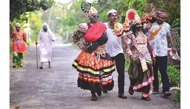 PLOT: Girgit is a comedy entertainer, where a boy falls in love with a girl, but he has to face many unusual, funny and tough challenges on the way.