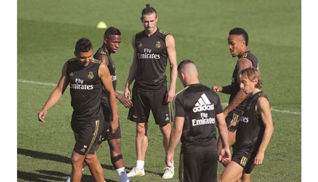 Real Madridu2019s Gareth Bale (centre) during a training session with teammates in Madrid yesterday. (Reuters)