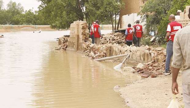 QRCS personnel along with their Sudanese counterparts visiting flood-hit villages.