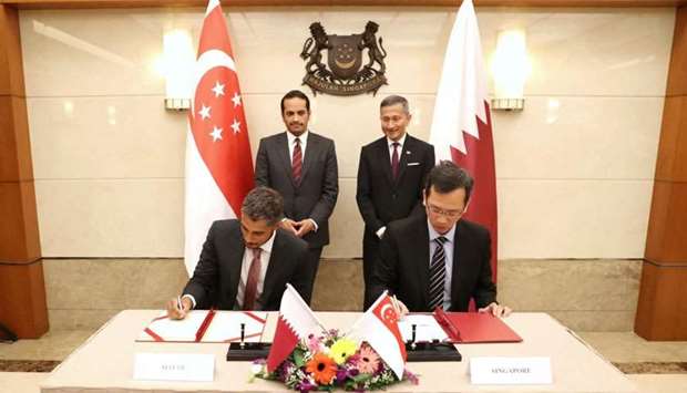 HE Sheikh Mohamed and Balakrishnan witness the signing of MoUs between QFZA and leading entities in Singapore at the 2nd Annual Bilateral Qatar-Singapore Summit.