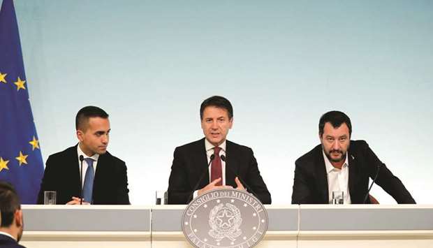 Do Maio (left), Conte, and Salvini: the opposition argues that the government no longer has a workable majority in parliament.a