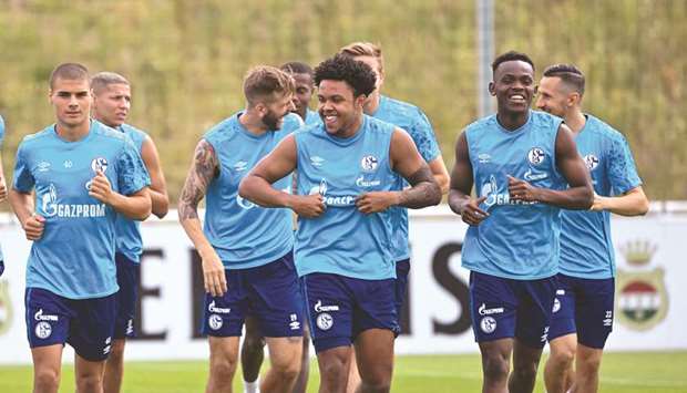 Schalkeu2019s players train in Gelsenkirchen, western Germany, on Monday. (AFP)