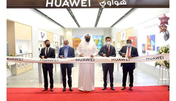 HUAWEI - Experience Store Qatar ribbon cutting ceremony.