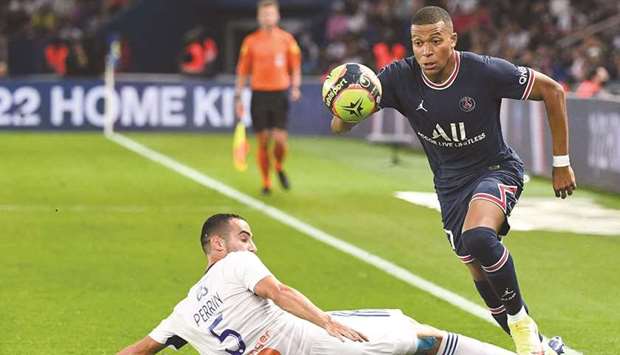Paris Saint-Germainu2019s Kylian Mbappe (right) fights for the ball with Strasbourgu2019s Lucas Perrin during the Ligue 1 match at the Parc des Princes stadium in Paris, France, on Saturday. (AFP)