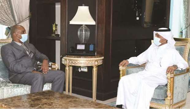 HE the Secretary-General of the Ministry of Foreign Affairs Dr Ahmed bin Hassan al-Hammadi met Wednesday with Cuban ambassador to Qatar Oscar Leon Gonzalez. During the meeting, bilateral relations were reviewed.