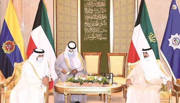 Amir of Kuwait receives credentials of Qatar's ambassador