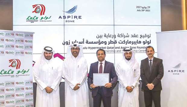 AZF and Lulu Hypermarket Qatar officials during the signing ceremony.