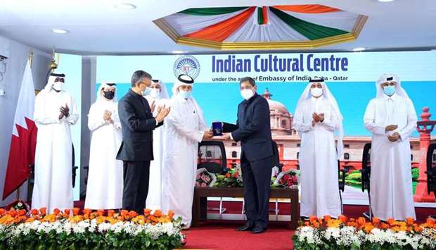 Dr Mohan Thomas being honoured by HE Sheikh Abdullah bin Nasser bin Khalifa al-Thani.